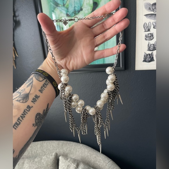 Pearl and Spike Chunky Necklace - Picture 3 of 4